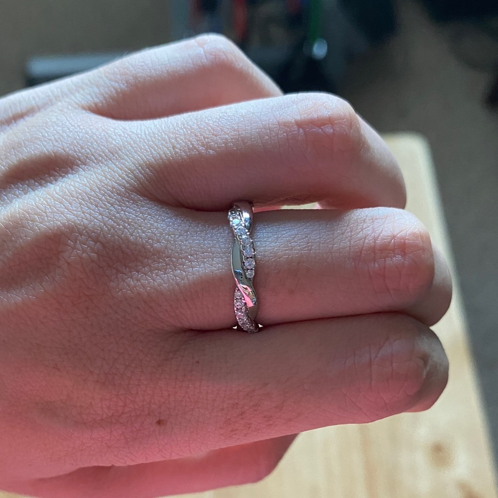 Elegant Silver Twisted Ring (NWOT)